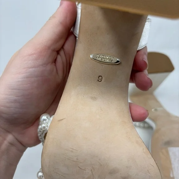 Badgley Mischka Fiesty White Satin Pearl Block Heels Size 9 Bridal Wedding